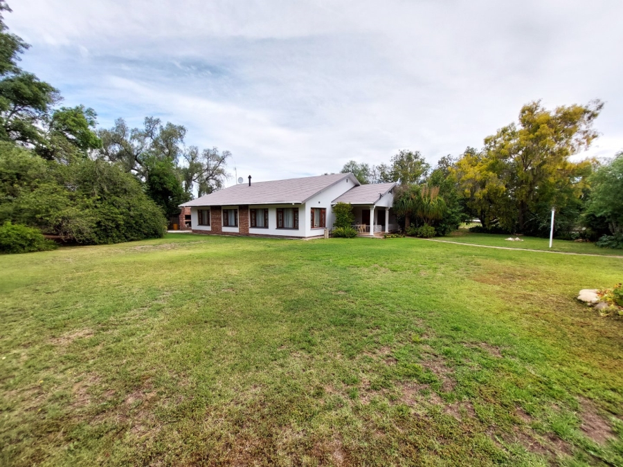 5 Bedroom Property for Sale in Oudtshoorn South Western Cape